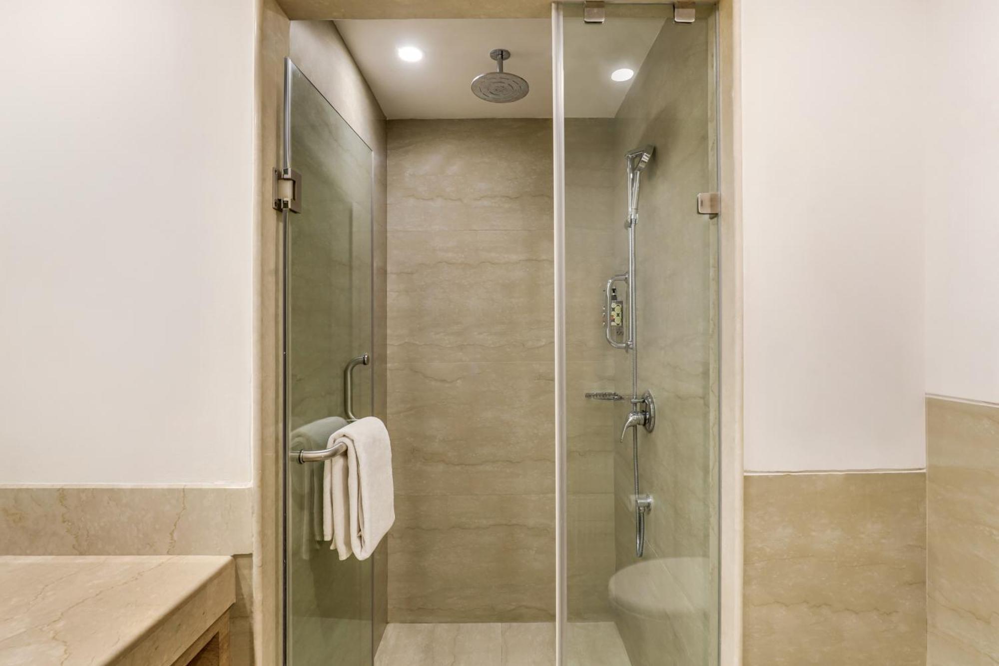 Lemon Tree Premier City Center Gurgaon Exterior photo